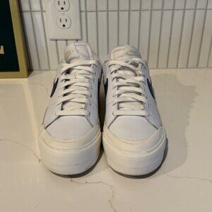 Nike Court Legacy Lift Sneaker